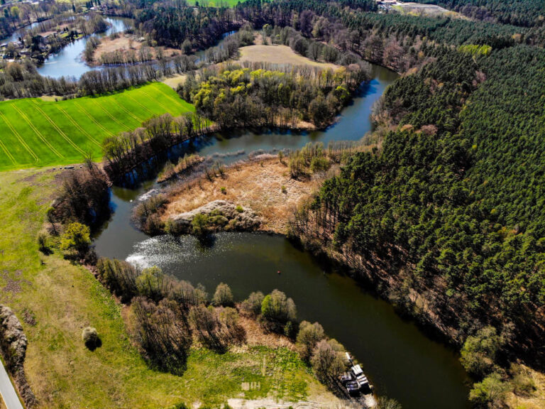 paesaggio-naturale-con-fiume